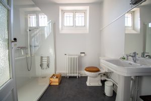 Studio Faire, The Resident's shower room